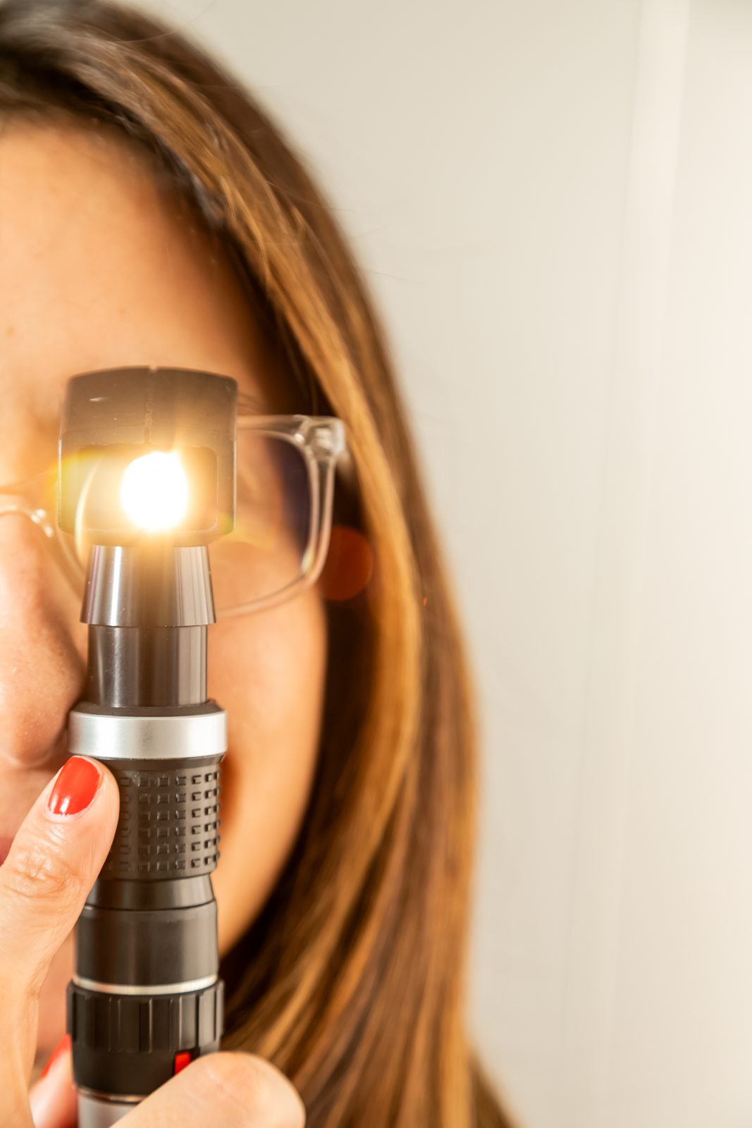 Consulta de optometria en Bogotá con evaluación clinica integral